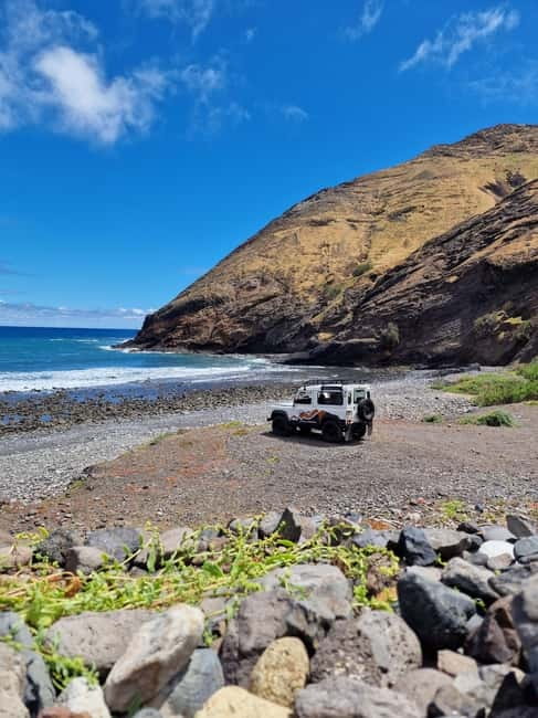 Porto Santo: Island Highlights 4x4 Tour with Hotel Transfers - Portela Viewpoint begins the island story