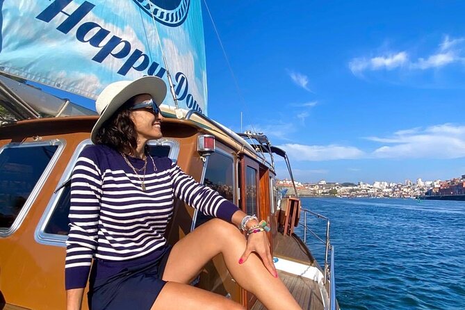 Porto: Tour on the Douro River in a Classic Boat - Welcome drinks and a family recipe