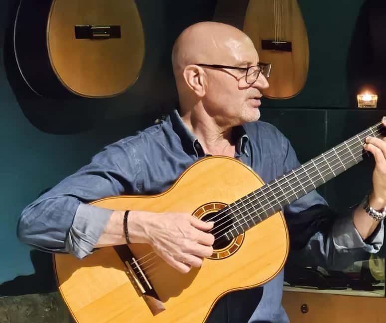 Porto: Traditional Fado Show at Sao Bento with Port Wine - Why the small room works for Fado