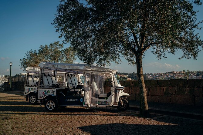 Porto Tuk Tuk: Clérigos, Seaside & Viewpoints - with Options - Key points at a glance