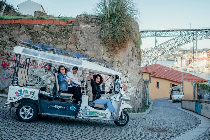 Porto Tuk Tuk: Clérigos, Seaside & Viewpoints - with Options - Riverfront, Gaia, and the port connection