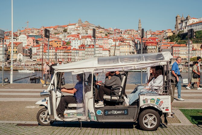 Porto Tuk Tuk: Clérigos, Seaside & Viewpoints - with Options - Fontainhas and the bridge views
