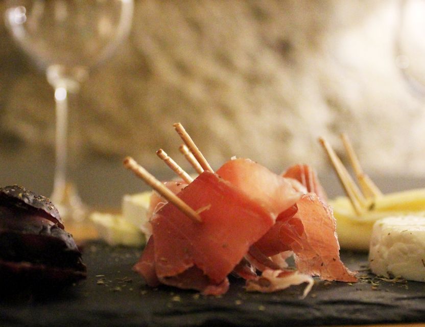 Porto: Wine Tasting with Tapas Walking Tour - Portuguese wines and tapas at the local restaurant