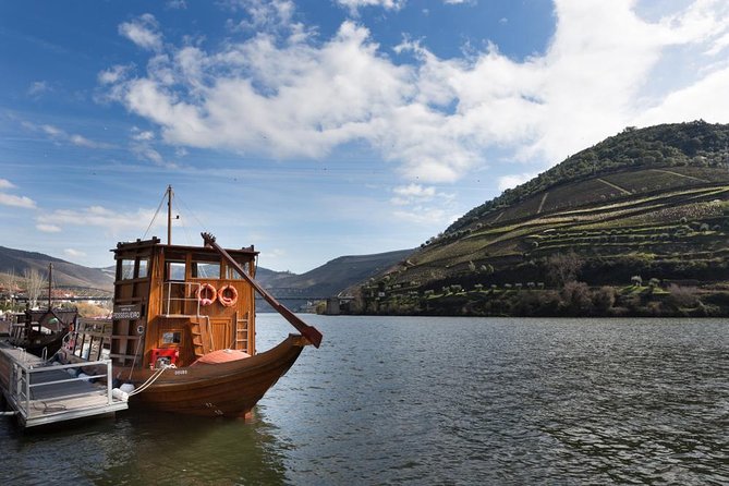 Private Douro Valley Wine Tour: 2 Wine Estates, Lunch and Cruise - The Rebelo Boat Ride at Pinhão