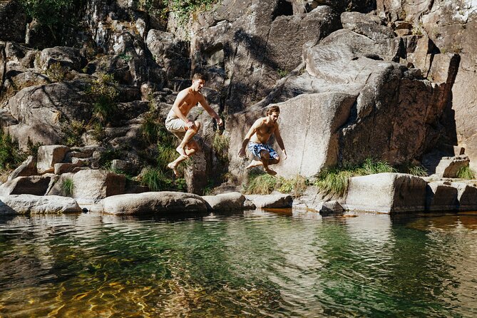 Private Geres National Park Tour with Lunch and Transfers - Lunch with a view or a local meal