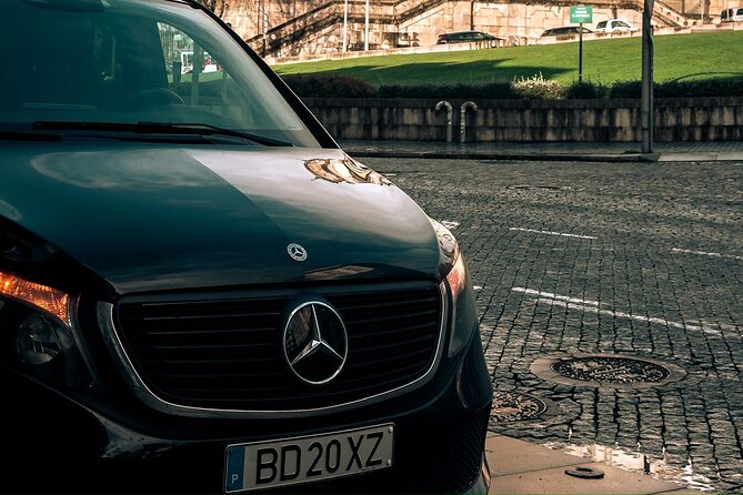 Private Taxi Transfer to/From Porto Airport - Private vehicles, WiFi, and child seats