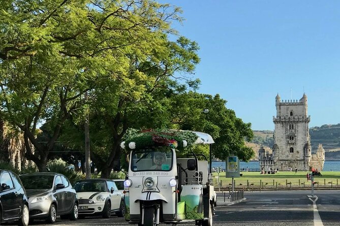Private tuk tuk tour in old city Lisbon (Standard-1h30) - Lisbon Cathedral and the edge of Alfama