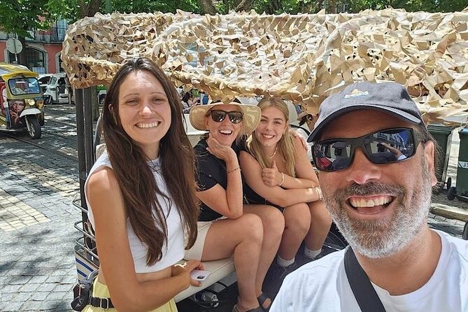 Private tuk tuk tour in old city Lisbon (Standard-1h30) - What the private format adds