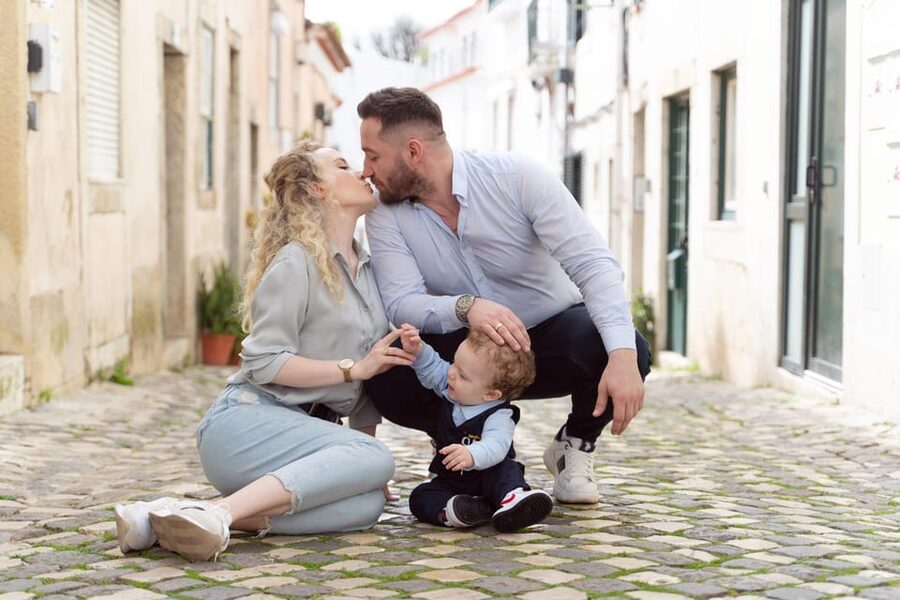 Romantic Photoshoot Experience for Couples in Lisbon - Why Alfama works so well for couple portraits