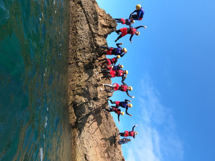 Sagres: Coasteering - Swimming, Cliff Jump & Rock Climbing - What the guides add to the experience
