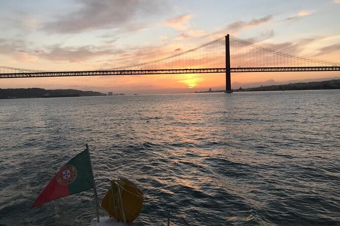 Sailboat Tour in Lisbon with drinks included | Morning and Sunset - Boarding at Doca de Alcântara Norte