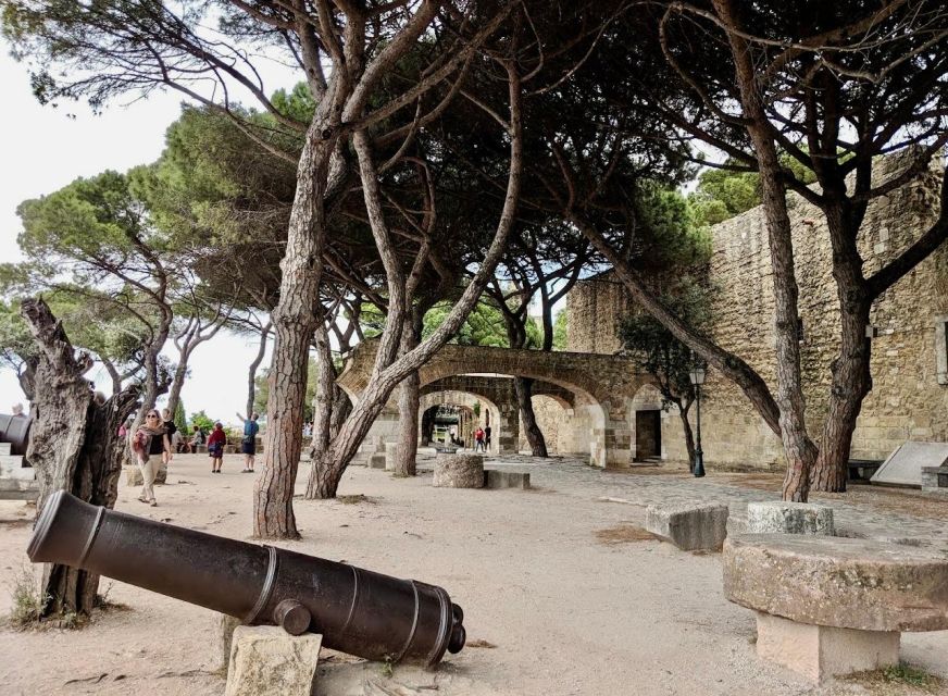 São Jorge Castle Skip-the-line Entry Ticket - Exploring the castle grounds at your own pace