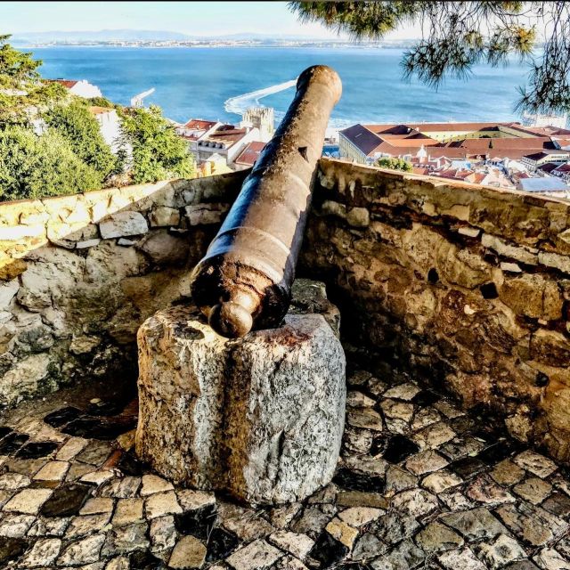 São Jorge Castle Skip-the-line Entry Ticket - The optional tuk-tuk ride up the hill