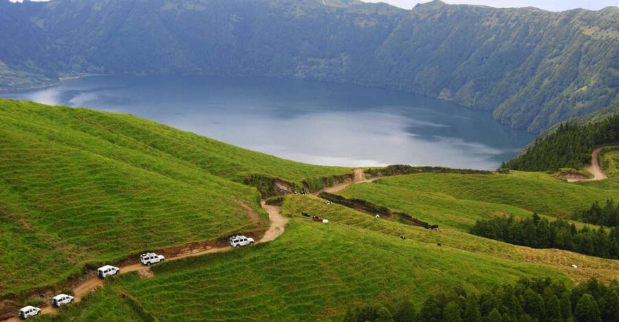 São Miguel, Azores: Sete Cidades Half-Day Jeep Tour - The twin lakes from Vista do Rei