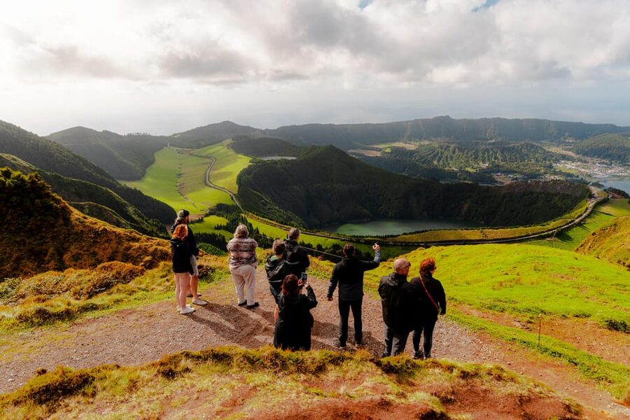 Sao Miguel: Buggy Tour Around Sete Cidades Volcano - Meeting the guide and choosing your buggy