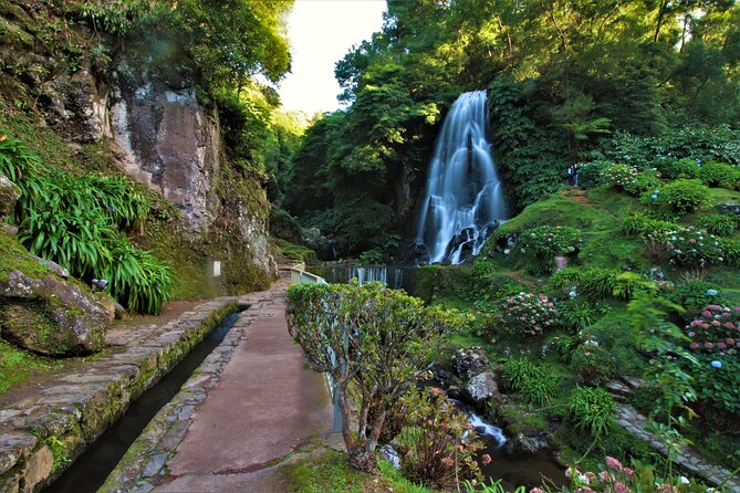 São Miguel East Van Tour with Lunch: Furnas & Nordeste - Ribeira dos Caldeirões: waterfalls and greenery