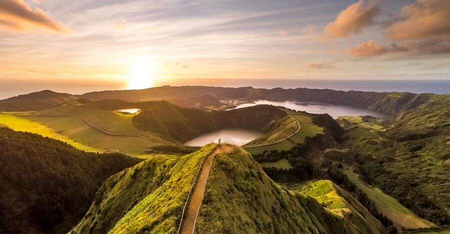São Miguel: Full-Day Tour to Sete Cidades and Lagoa do Fogo - Pineapple greenhouses and a taste of island farming