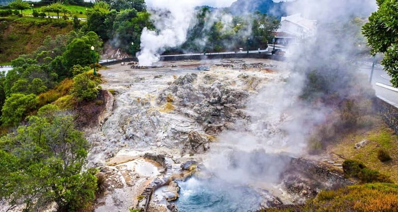 São Miguel: Furnas Volcano & Tea Plantation Tour & Lunch - Furnas Lake and the art of volcanic lunch