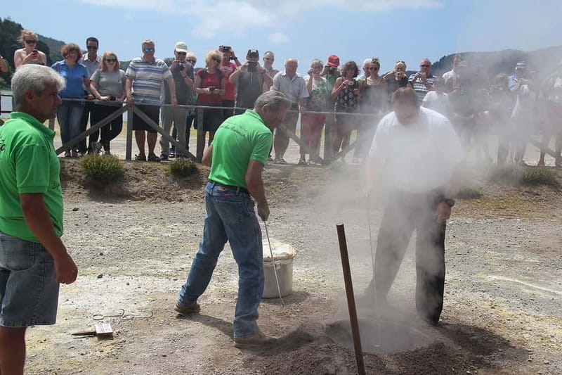 São Miguel: Furnas Volcano & Tea Plantation Tour & Lunch - From Ponta Delgada along the south coast