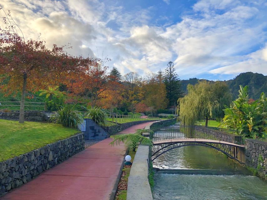 São Miguel Island: Full Day All-in-One Tour - Furnas stew, cooked underground