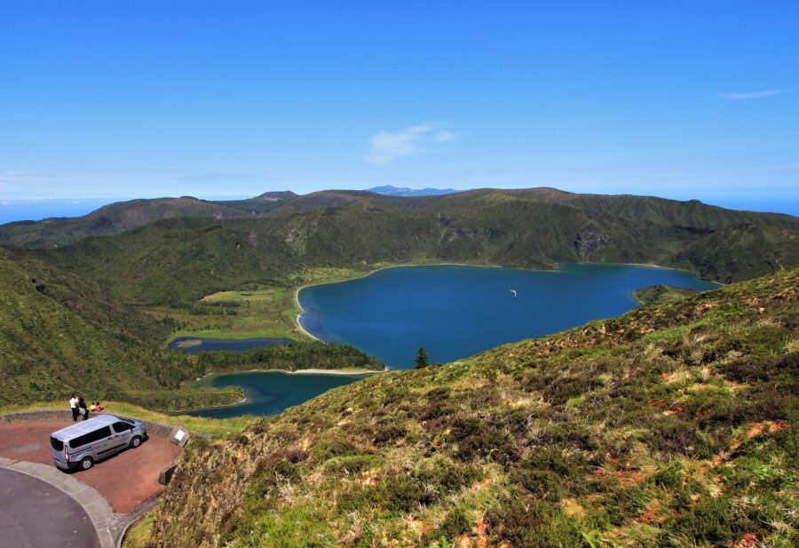 São Miguel West: Full-Day Van Tour with Lunch - Pico do Carvão opens the western mountain route
