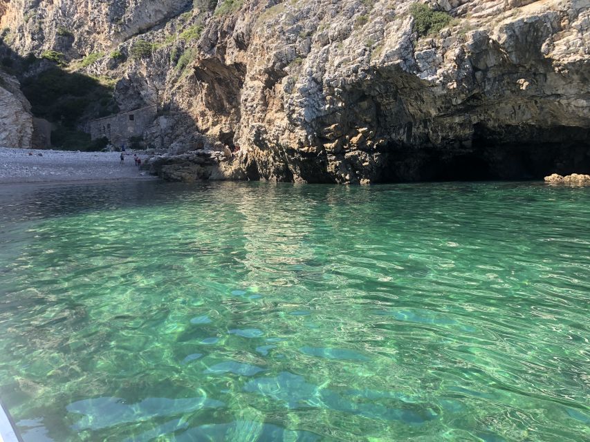 Sesimbra: Arrábida Beaches & Caves Boat Tour with Snorkeling - Ribeiro do Cavalo, the early highlight