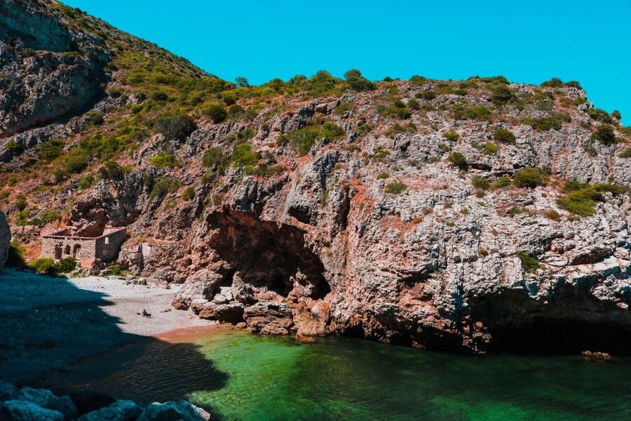 Sesimbra: Arrábida Beaches & Caves Boat Tour with Snorkeling - Starting from Sesimbra harbor