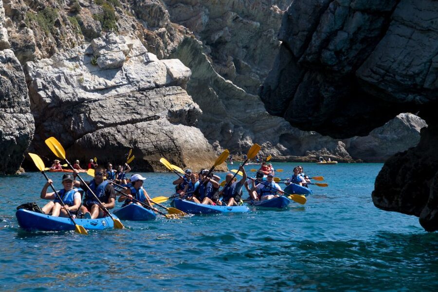 Sesimbra: Arrabida Natural Park & Caves Guided Kayaking Tour - A well-timed stop at Ribeiro do Cavalo