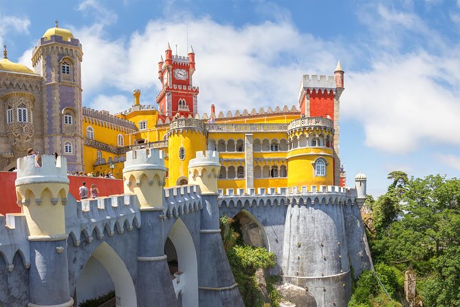 Sintra-Cascais-Pena Palace 8-People Small Group Tour from Lisbon - Why the small group affects the day