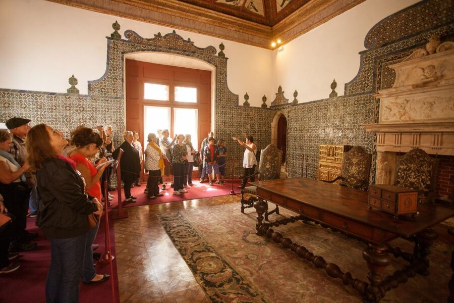 Sintra: National Palace and Gardens Skip-the-Line Ticket - Timing your visit in a busy town