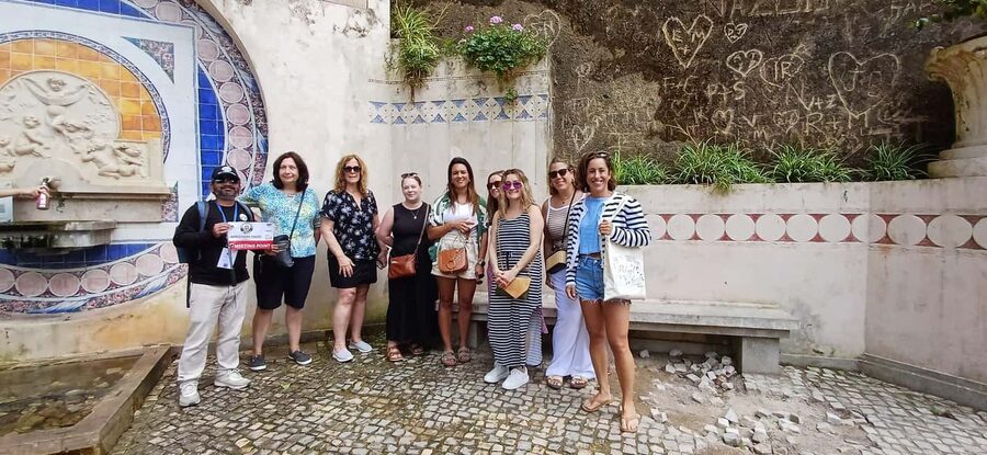 Sintra: Quinta da Regaleira Entry Tickets with Host - Meeting the host near Sintra’s fountain