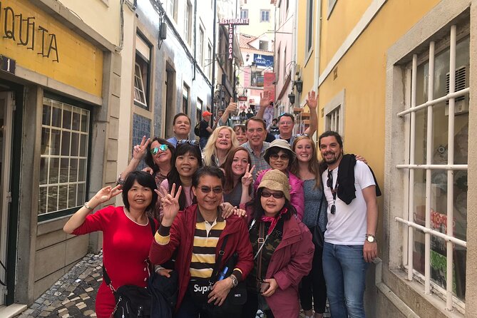 Sintra Tour with Pena Palace and Regaleira All Tickets Included - Lunch and free time in Sintra’s historic center
