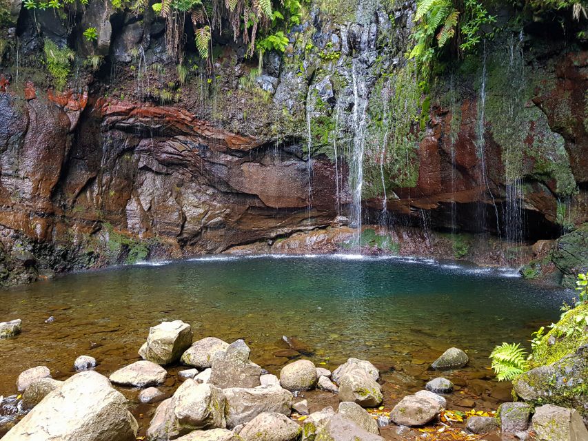 Small Group Walks Rabaçal 25 Fontes - Paulo’s guiding style and group care