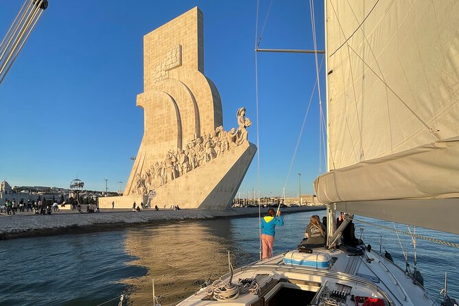 Sunset Boat Tour in Lisbon with Wine - Crossing toward Cacilhas and Cristo Rei