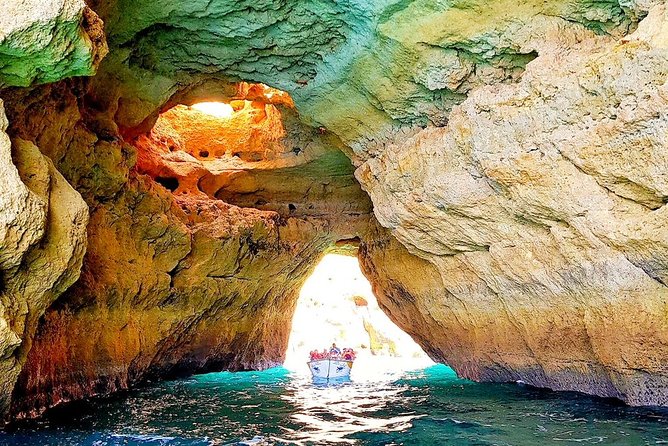 Traditional Tour - Benagil Cave - Getting to Benagil Beach without confusion