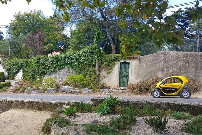 Unforgettable Sintra Tour E-CAR GPS audio-guided route that informs and entertains! - Choosing between four major palaces