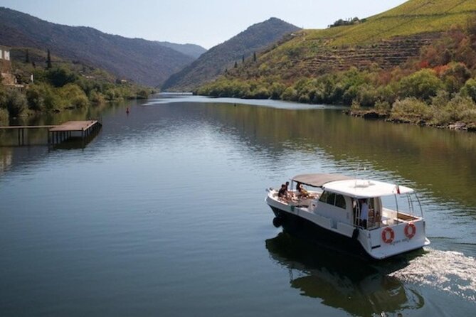 VALE DOURO, Premium Wine Tour, Wine Lunch, Private Boat - A private one-hour cruise near Pinhão