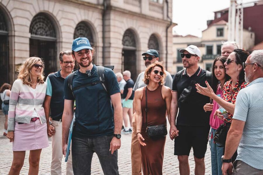 Walking tour discover Porto's center in German (max. 12 pax) - Key points at a glance