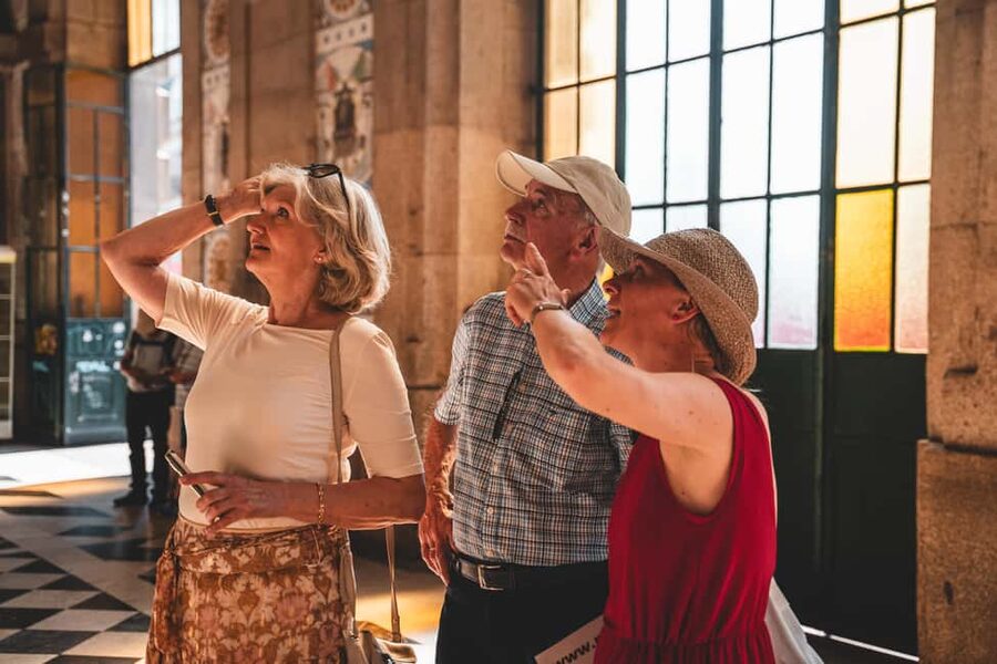 Walking tour discover Porto's center in German (max. 12 pax) - What the $32 price includes