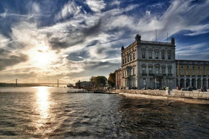 Welcome Lisbon Tour with Local Guide in Private Eco Tuk Tuk - Baixa and the rebuilt downtown