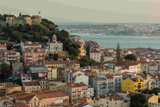 Welcome Lisbon Tour with Local Guide in Private Eco Tuk Tuk - What the guides add to the ride